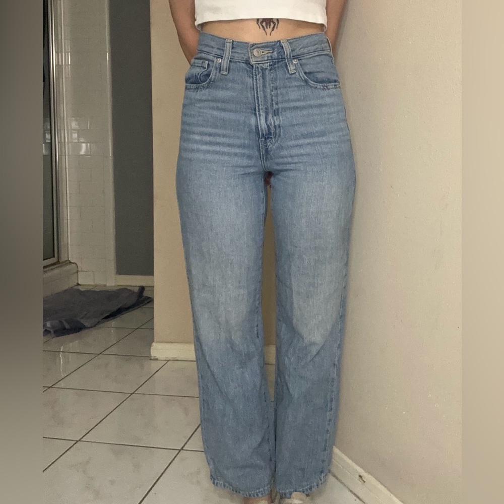 Levi’s High Wasted Straight Leg Jeans Size 24